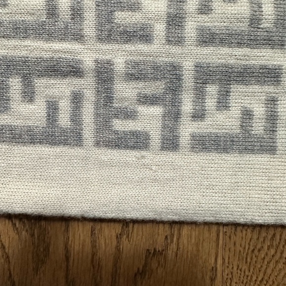 FENDI | Gray & Cream Monogram Scarf - AUTHENTIC - Picture 7 of 8
